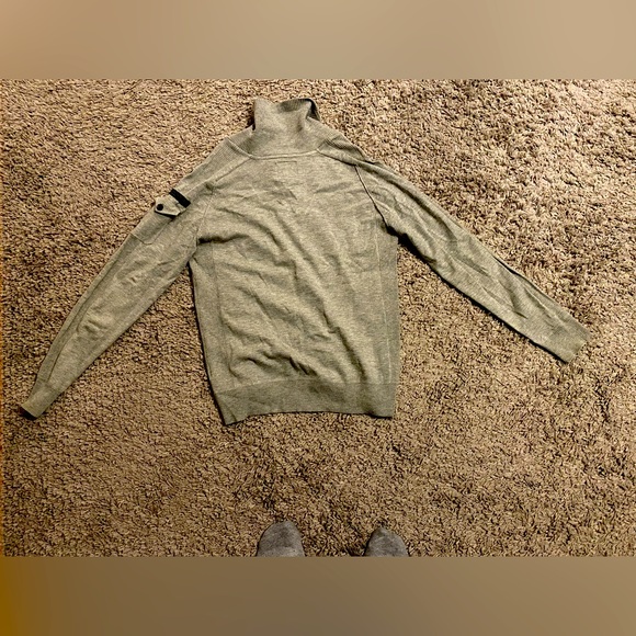 Urban Behaviour Soft Turtle Neck Sweater Size Medium - Picture 2 of 2